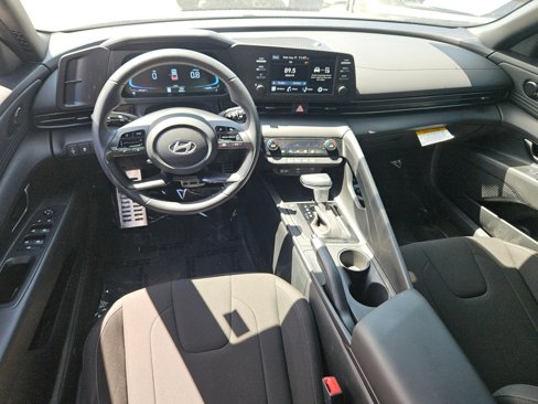 Certified 2025 Hyundai Elantra Sport image 17