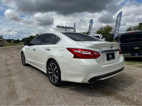 Used 2016 Nissan Altima 2.5 SR w/ LED Appearance Package image 5