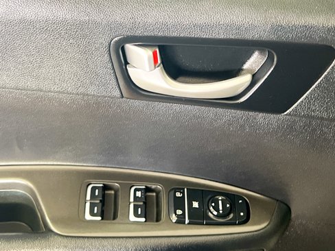 Used 2018 Kia Optima S w/ 18" Alloy Wheels Package image 16