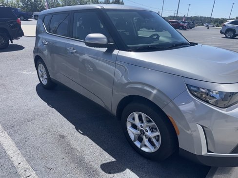 Used 2025 Kia Soul LX w/ LX Technology Package image 3