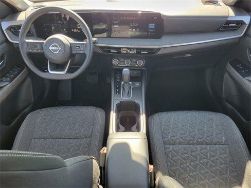 Used 2025 Nissan Kicks SV image 8