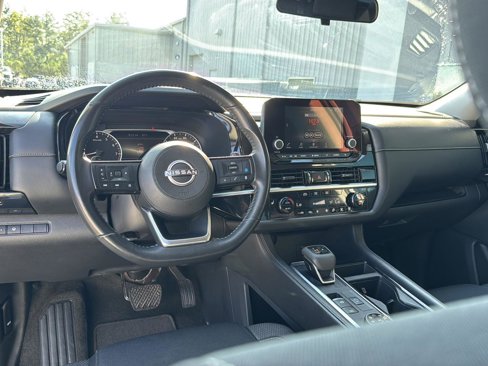 Used 2023 Nissan Pathfinder SV image 16