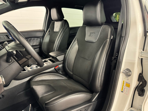 Used 2021 Ford Edge ST image 12