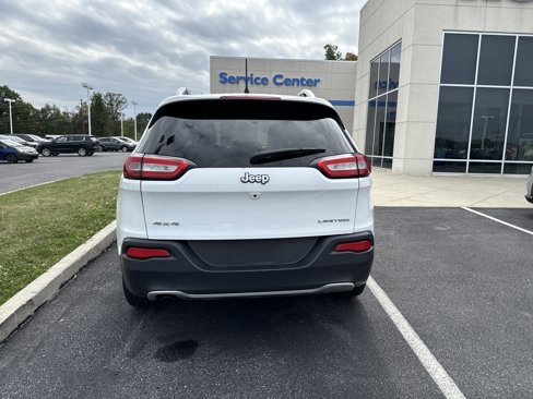 Used 2017 Jeep Cherokee Limited image 4