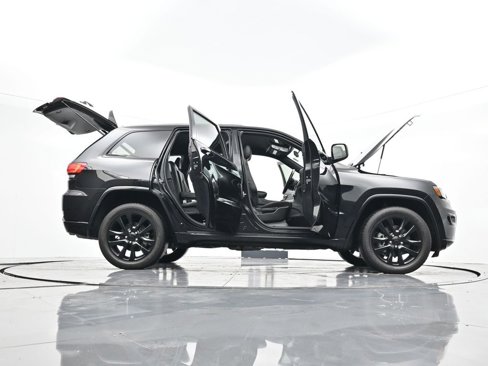 Used 2021 Jeep Grand Cherokee Laredo X image 46