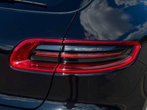 Used 2018 Porsche Macan S image 76
