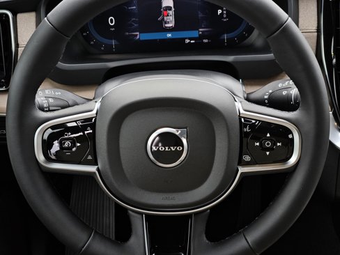 New 2025 Volvo XC90 B5 Plus w/ Protection Package Premier image 39