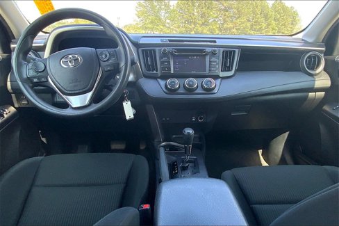 Used 2018 Toyota RAV4 LE image 16