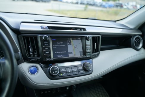 Used 2018 Toyota RAV4 Limited image 16