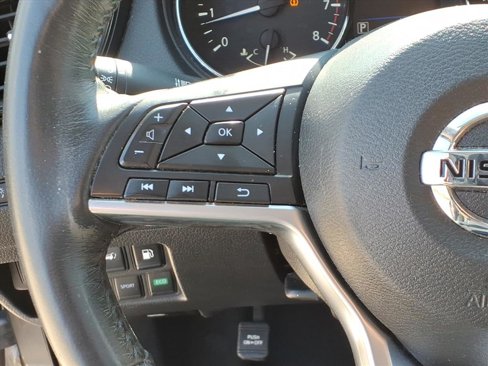 Used 2018 Nissan Rogue SV image 28