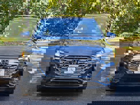 Used 2024 Audi Q8 e-tron Premium Plus w/ Premium Plus Package image 9