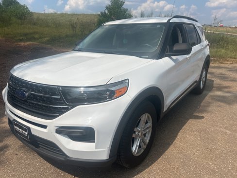 Used 2021 Ford Explorer XLT image 2
