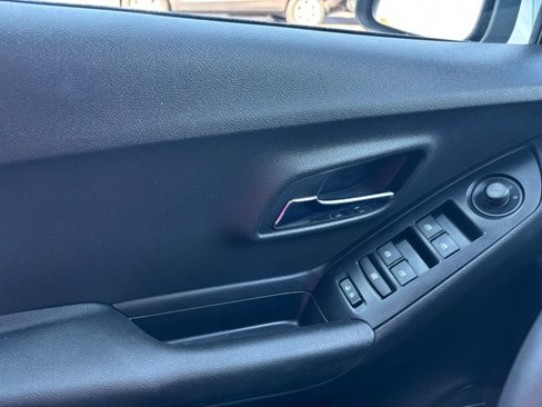Used 2016 Chevrolet Trax LT w/ LT Sun and Sound Package image 22