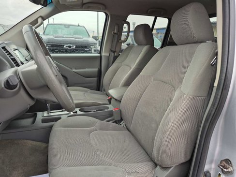 Used 2015 Nissan Frontier SV w/ SV Value Truck Package image 12