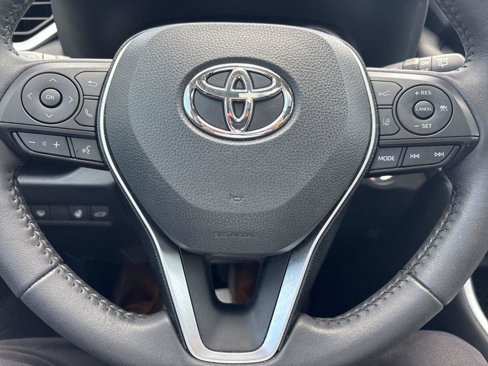 Used 2021 Toyota RAV4 XLE image 26