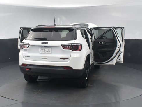 Used 2023 Jeep Compass Trailhawk image 27