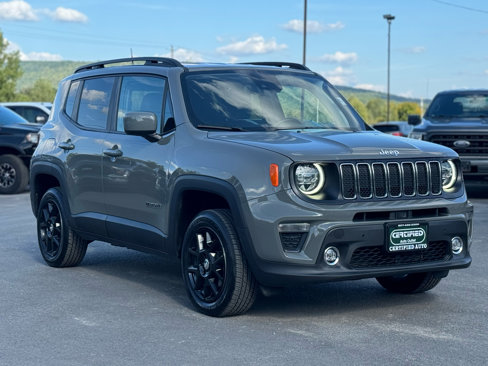 Used 2021 Jeep Renegade Latitude w/ Luxury Group I image 3
