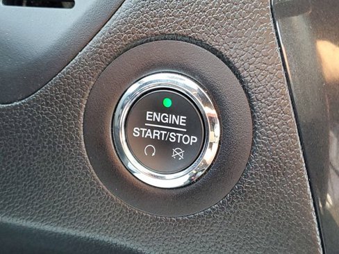 Used 2018 Ford Explorer XLT image 21