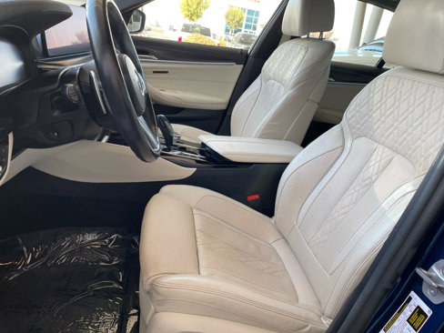 Used 2022 BMW 530e w/ M Sport Package image 7