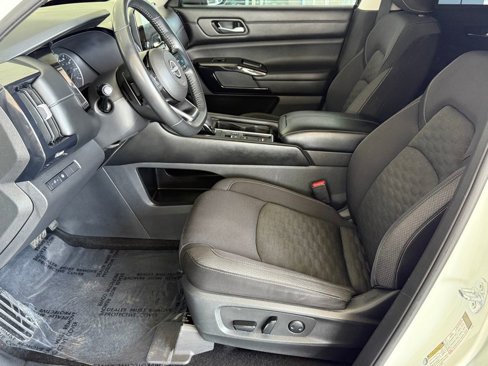 Used 2022 Nissan Pathfinder SV image 18