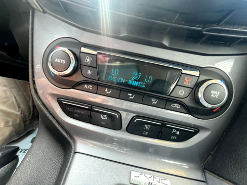 Used 2012 Ford Focus Titanium w/ Luxury Pkg image 31