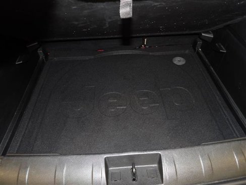 Used 2015 Jeep Renegade Latitude w/ Popular Equipment Group image 19