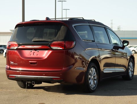 Used 2017 Chrysler Pacifica Touring-L image 7