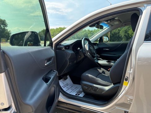 Used 2021 Toyota Venza LE w/ Carpet Mat Package (TMS) image 9