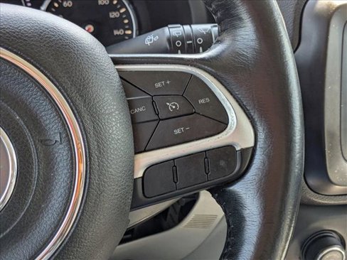 Used 2018 Jeep Renegade Latitude w/ Cold Weather Group image 13