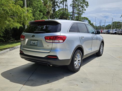 Used 2017 Kia Sorento L image 7