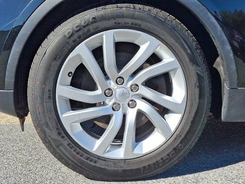 Used 2017 Land Rover Discovery HSE image 8