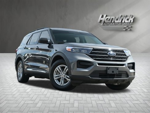 Used 2023 Ford Explorer XLT image 2