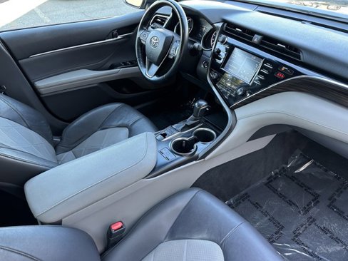 Used 2018 Toyota Camry XLE image 24
