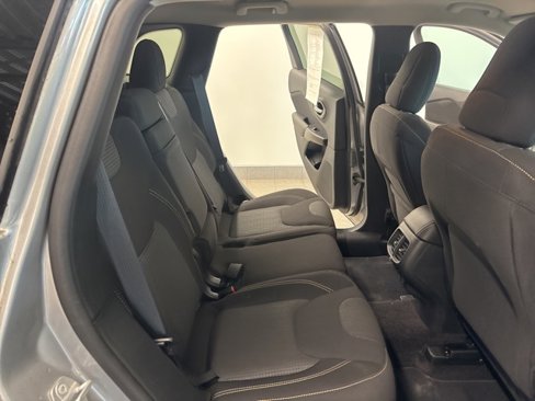Used 2016 Jeep Cherokee Latitude w/ Safety/Convenience Group image 19