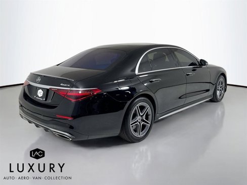 Used 2022 Mercedes-Benz S 500 4MATIC w/ AMG Line Package image 4