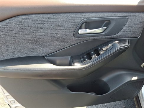 Used 2022 Nissan Rogue SV image 15