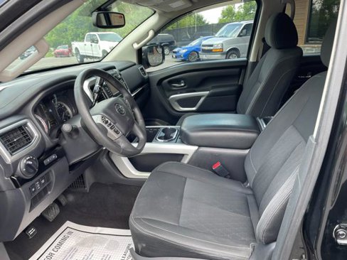 Used 2017 Nissan Titan SV image 15