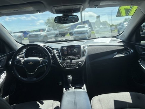 Used 2017 Chevrolet Malibu LT image 25