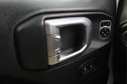 Used 2018 Jeep Wrangler Unlimited Sahara image 10