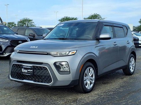 Used 2022 Kia Soul LX image 2