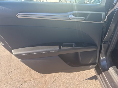 Used 2020 Ford Fusion SE image 18