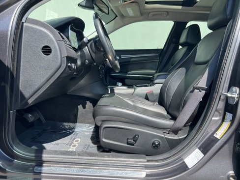 Used 2019 Chrysler 300 Limited image 6