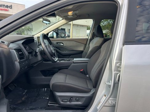 Used 2023 Nissan Rogue SV image 9