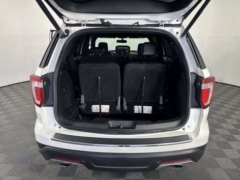 Used 2018 Ford Explorer XLT w/ Equipment Group 202A image 20