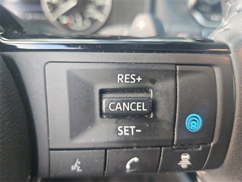 Used 2023 Nissan Rogue SV w/ SV Premium Package image 11