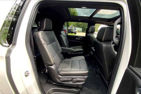 Used 2021 GMC Yukon XL SLT w/ SLT Premium Package image 18