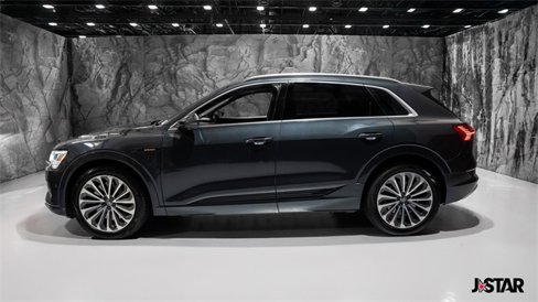 Used 2019 Audi e-tron Prestige w/ Prestige Package image 25