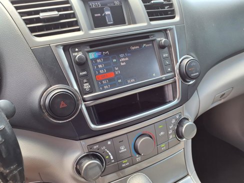 Used 2013 Toyota Highlander Plus image 8