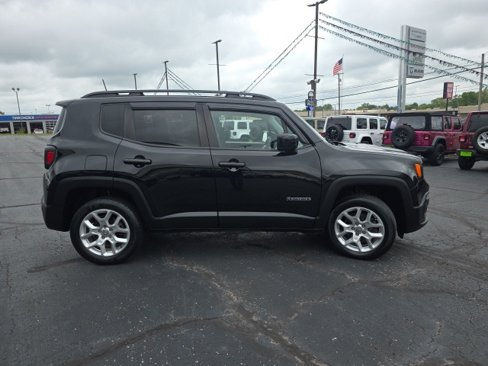 Used 2018 Jeep Renegade Latitude w/ Cold Weather Group image 7