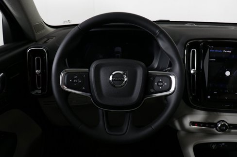 Used 2025 Volvo XC40 B5 Ultra w/ Protection Package Premier image 17